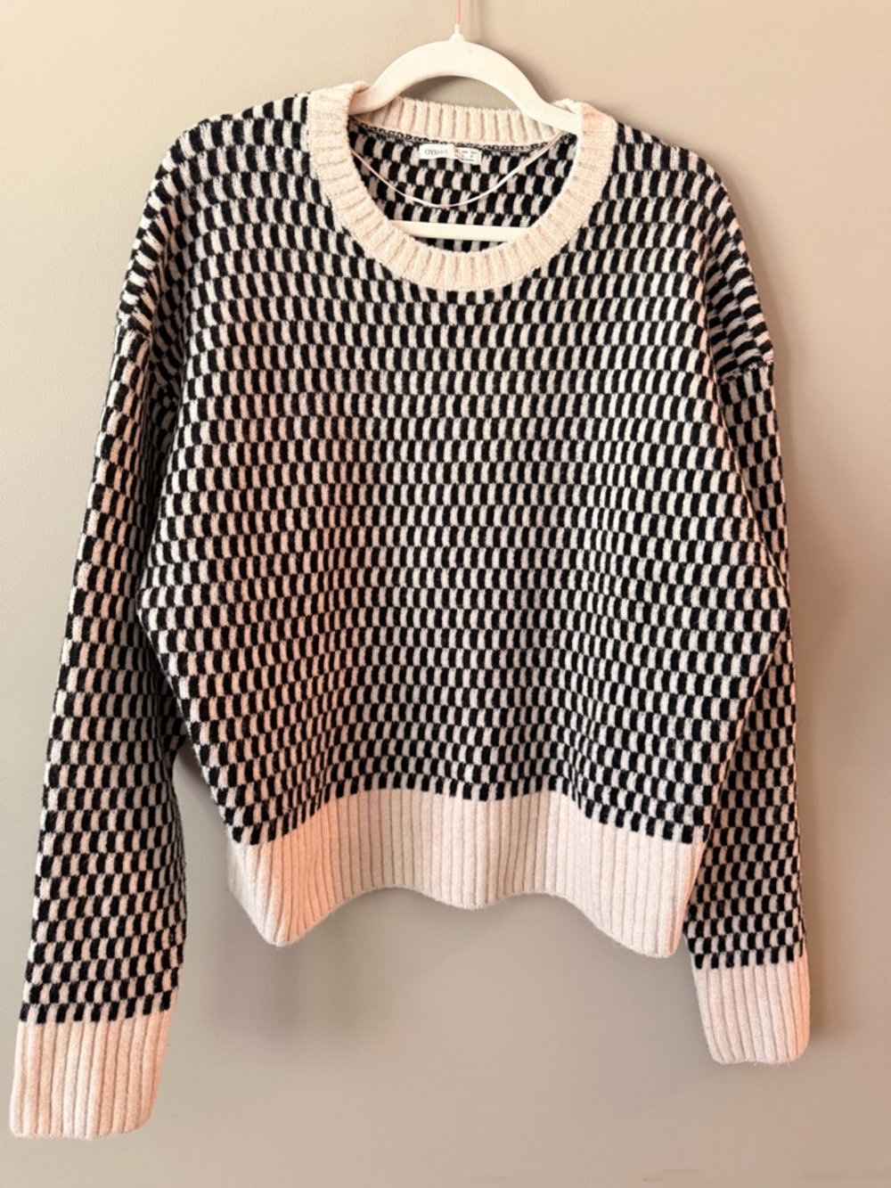 OYSHO Large Checkerboard Crewneck Sweater in Black and White